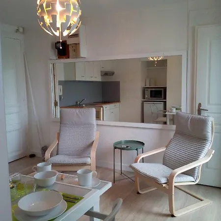4 Personnes Quartier Montmartre París