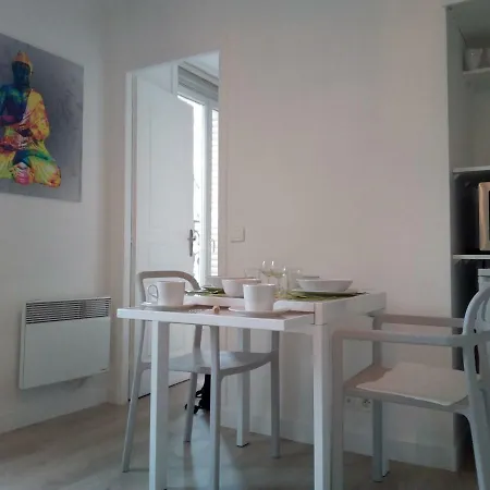 4 Personnes Quartier Montmartre París